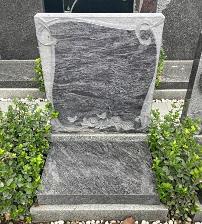永安陵园立碑