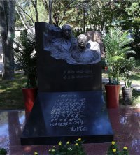 八宝山革命公墓立碑