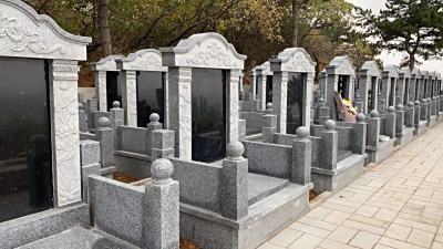 永宁陵园立碑
