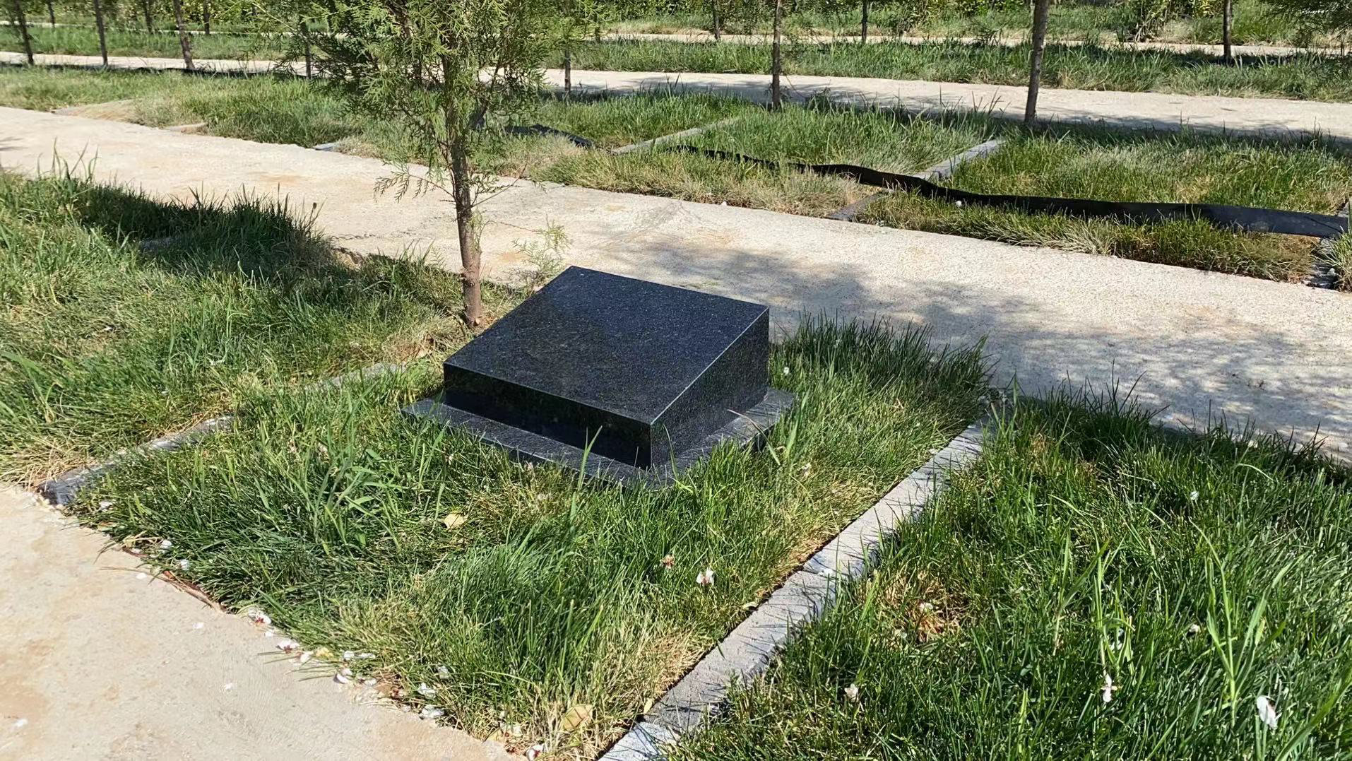 永宁陵园卧碑