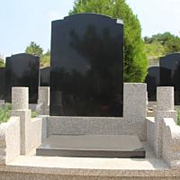 福安园公墓立碑